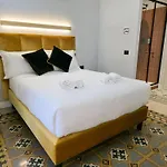 Victoria 4*